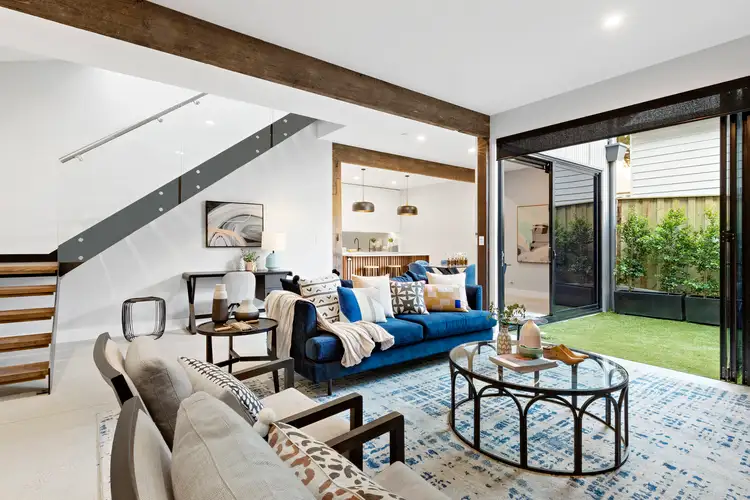 2/4 White Street