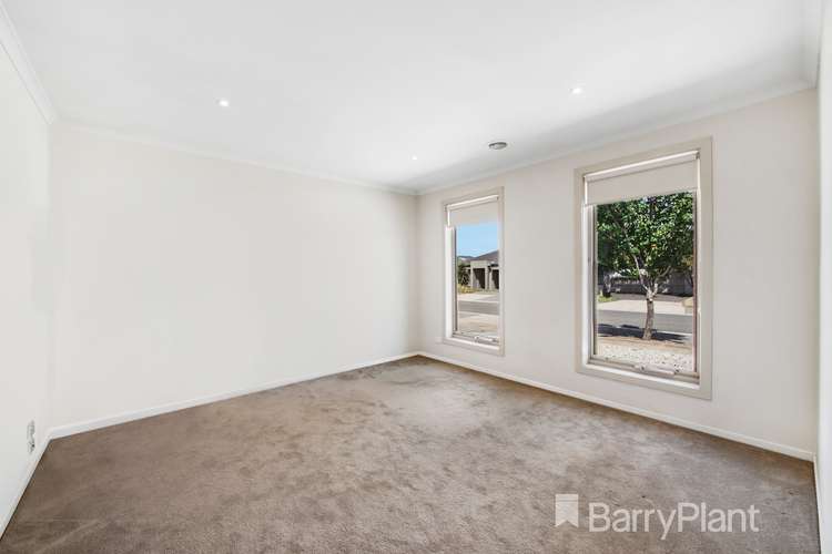Fifth view of Homely house listing, 8 Galeff Avenue, Truganina VIC 3029