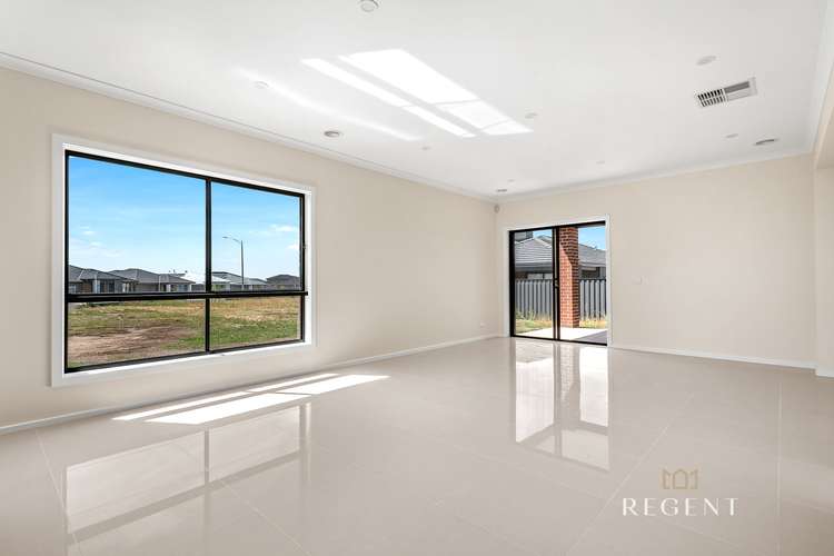 Second view of Homely house listing, 7 Daybreak Vista, Craigieburn VIC 3064