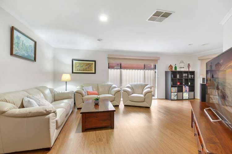 Fifth view of Homely house listing, 32 Pilgrim Drive, Hillside VIC 3037
