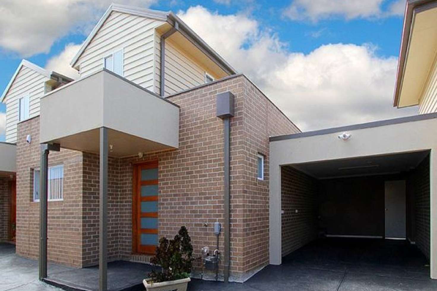 Main view of Homely townhouse listing, 2/18 Miranda Road, Reservoir VIC 3073