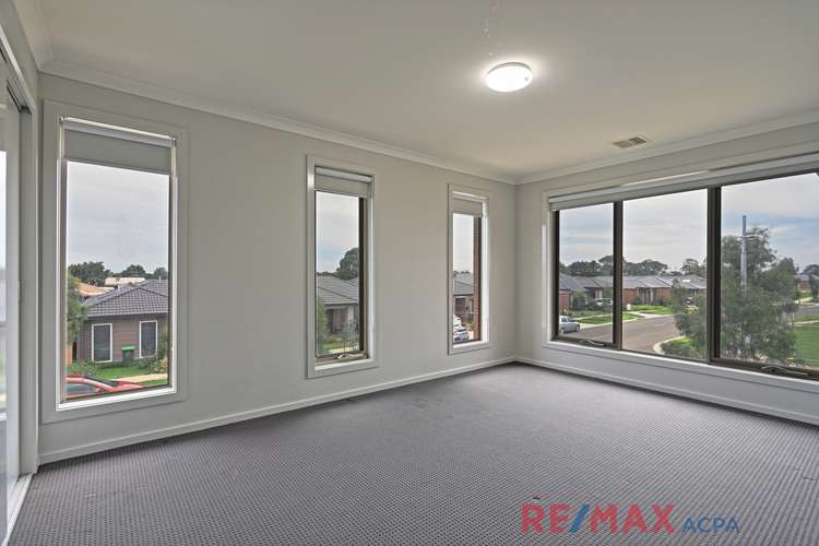 Fifth view of Homely house listing, 2 Shaheen Court, Werribee VIC 3030