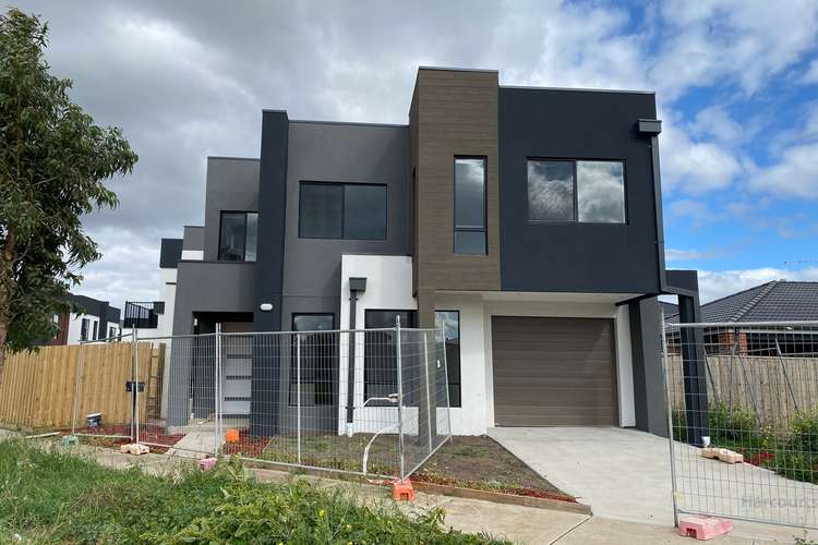 Main view of Homely townhouse listing, 18 Daydream Place, Wollert VIC 3750