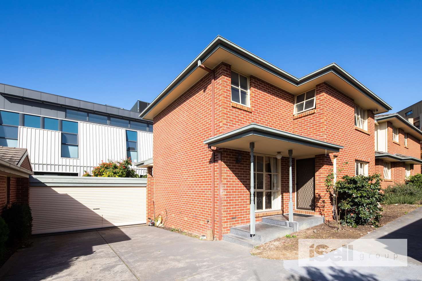 Main view of Homely townhouse listing, 2/122 Thames Street, Box Hill North VIC 3129