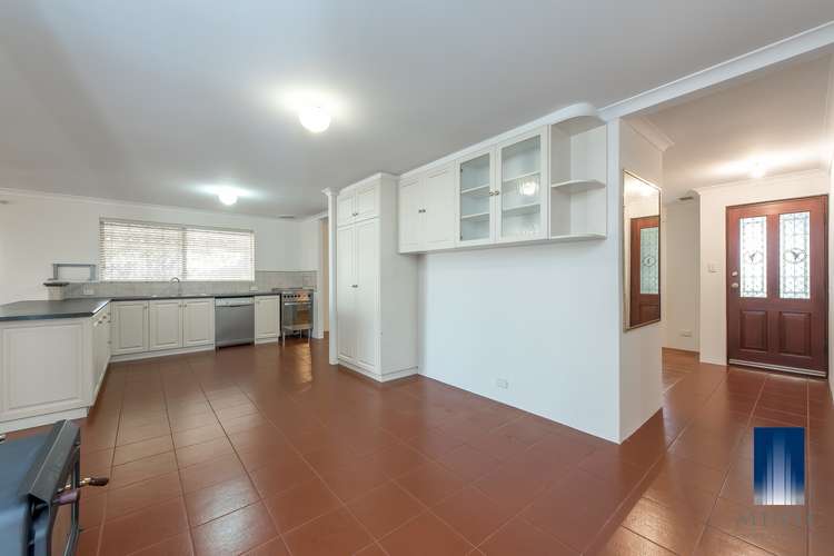 Sixth view of Homely house listing, 10 Werloo Court, Leda WA 6170