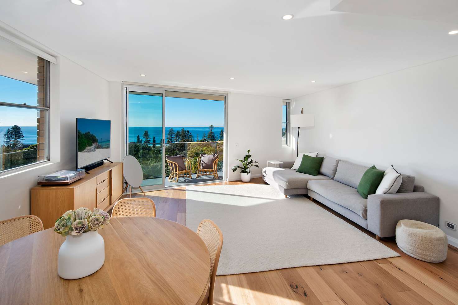 Main view of Homely unit listing, 2/14 Graylind Close, Collaroy NSW 2097