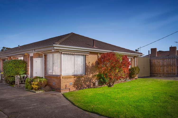 Main view of Homely unit listing, 1/11 Merchiston Grove, Strathmore VIC 3041