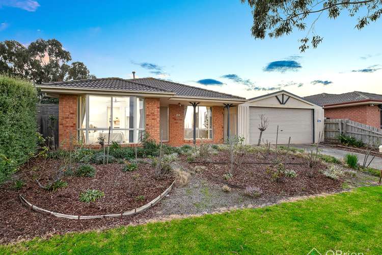 21 Sir Thomas Drive, Pakenham VIC 3810