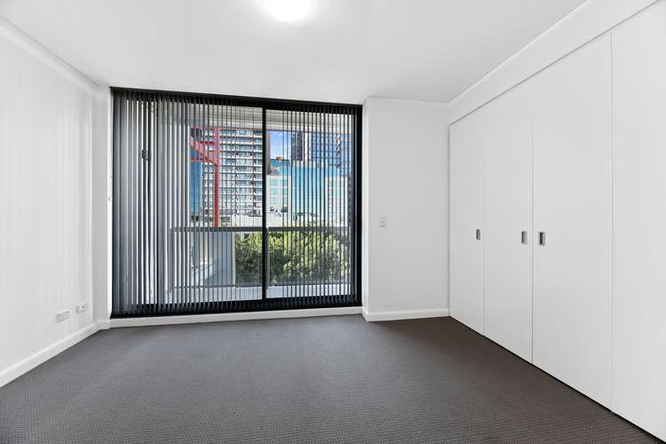 Third view of Homely apartment listing, 810/45 Shelley Street, Sydney NSW 2000