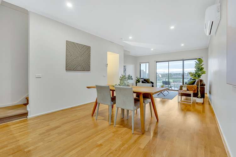 Fifth view of Homely house listing, 28 Alexander Circuit, Craigieburn VIC 3064