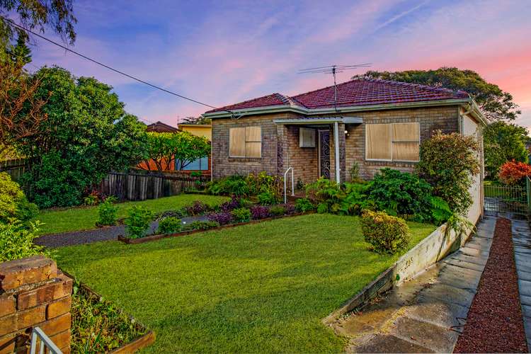 Second view of Homely house listing, 3 Hume Street, Chifley NSW 2036