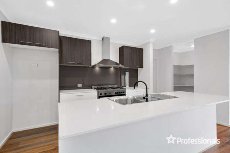 Third view of Homely house listing, 5 Chapelton Way, Werribee VIC 3030