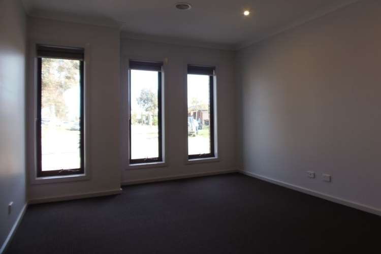 Second view of Homely house listing, 5 Milla Belle Place, Brookfield VIC 3338