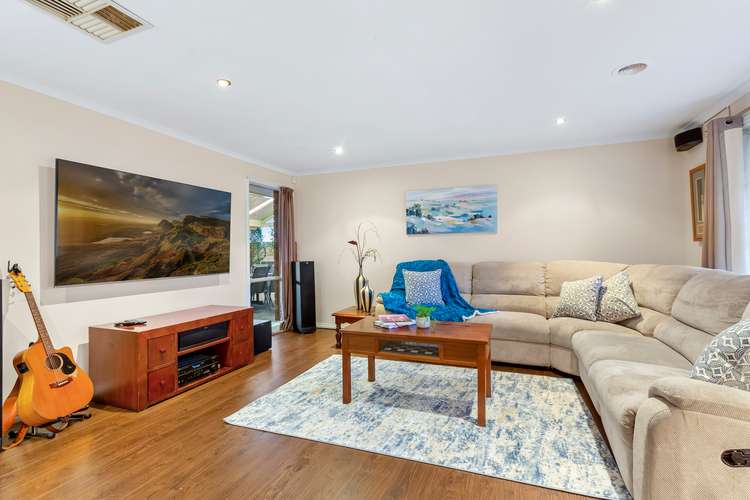 Third view of Homely house listing, 2 Glenview Court, Hillside VIC 3037