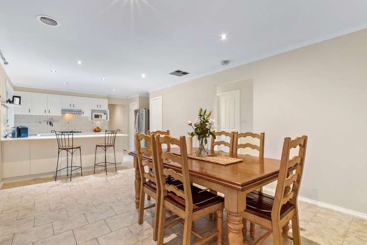 Fifth view of Homely house listing, 2 Glenview Court, Hillside VIC 3037
