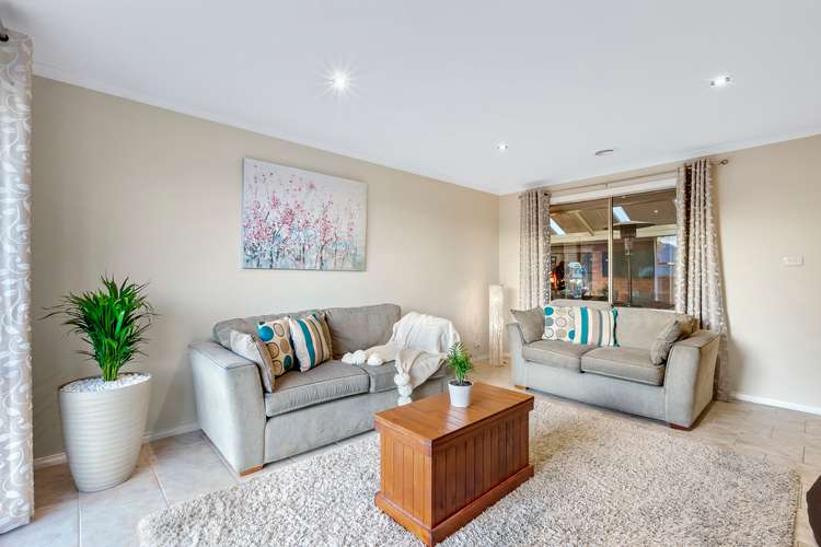 Sixth view of Homely house listing, 2 Glenview Court, Hillside VIC 3037