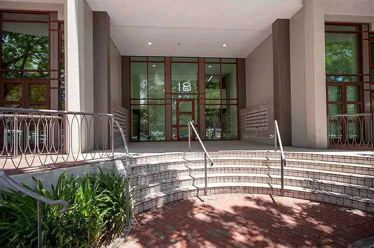 43/18 Captain Cook Crescent
