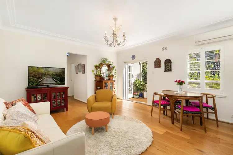 8/21 Darley Street