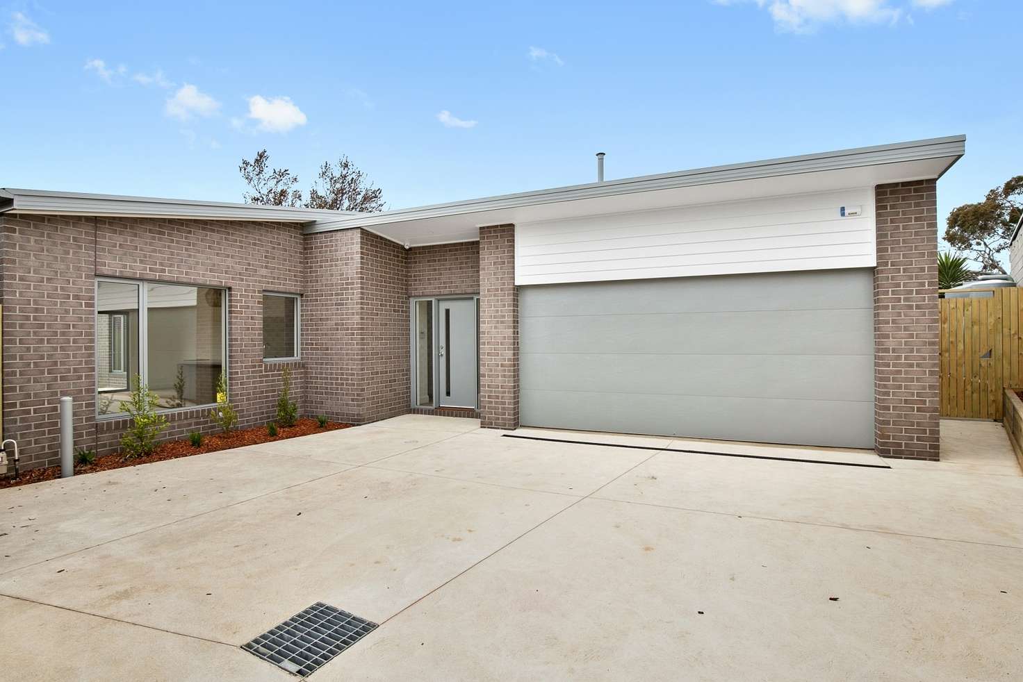 Main view of Homely townhouse listing, 2/3 Jersey Court, Belmont VIC 3216