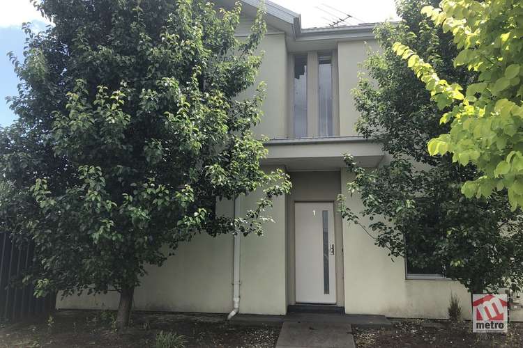 Main view of Homely townhouse listing, 1/11 Howqua Place, Pakenham VIC 3810