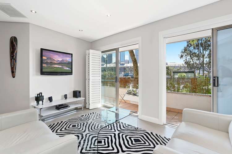 Main view of Homely apartment listing, 2/67 Cowper Wharf Road, Woolloomooloo NSW 2011