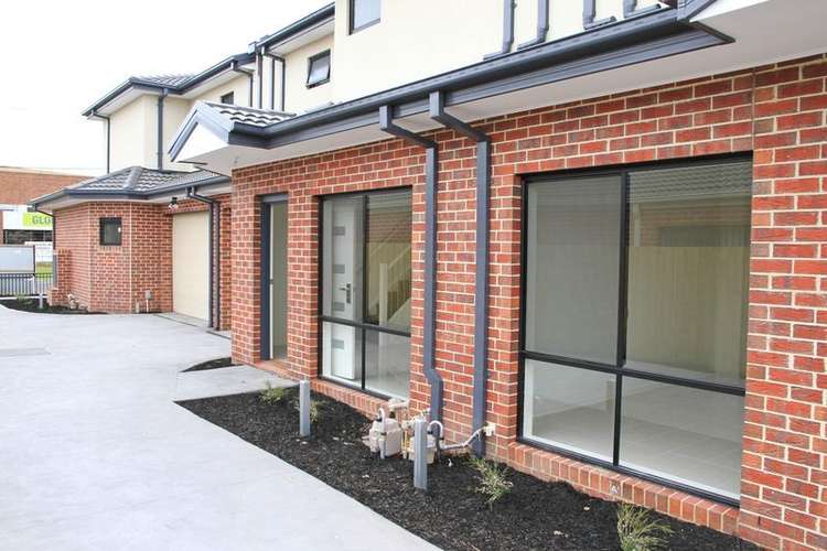 Main view of Homely townhouse listing, 2/5 Parsons Avenue, Springvale VIC 3171