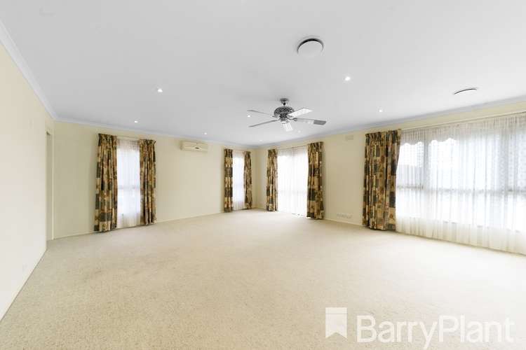 Fifth view of Homely house listing, 2 Delta Court, Cranbourne VIC 3977