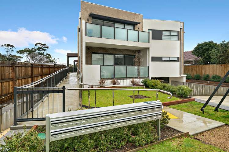 Main view of Homely apartment listing, 1/32 Spray Street, Mornington VIC 3931