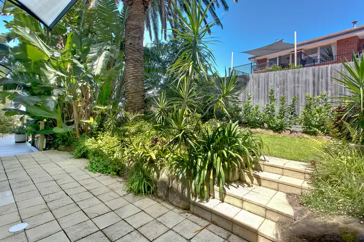 17a Cooper Close