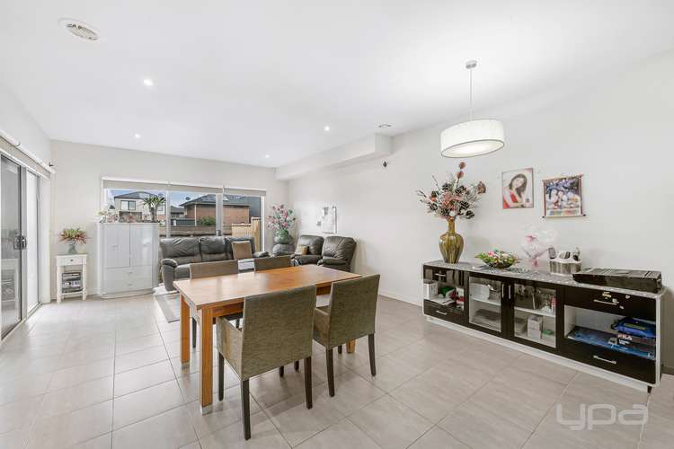 Fifth view of Homely house listing, 8 Murchison Place, Caroline Springs VIC 3023