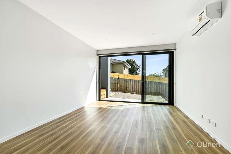 Second view of Homely townhouse listing, 2/22 Kenilworth Avenue, Frankston VIC 3199