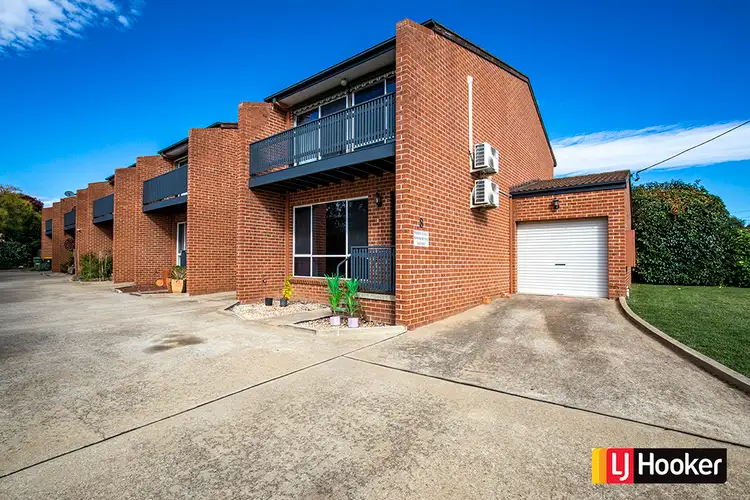 1/8 Hakea Street