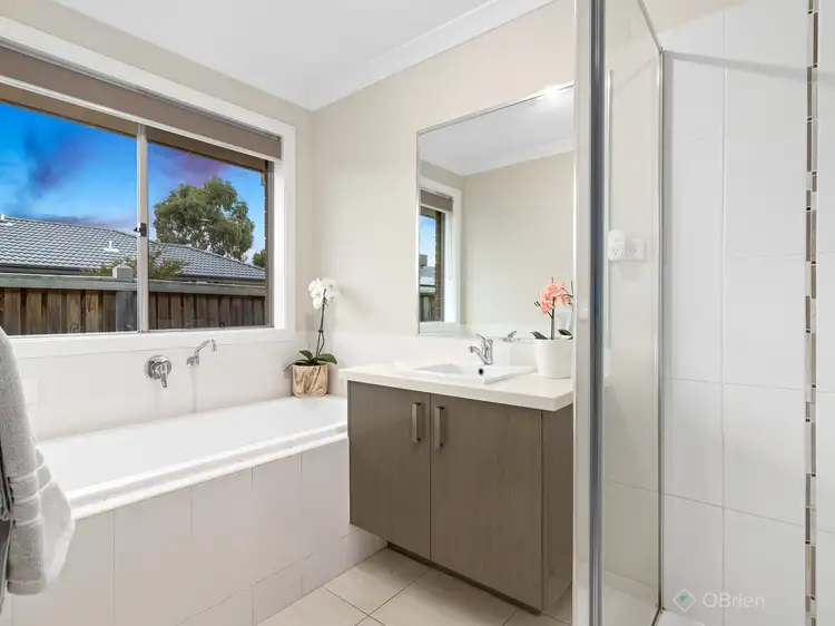 Fourth view of Homely house listing, 18 Copernicus Circuit, Cranbourne West VIC 3977