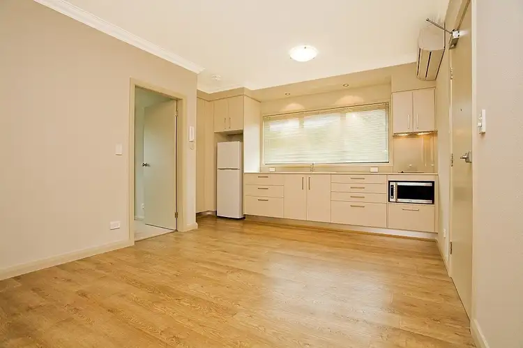3/8 Nicholson Parade