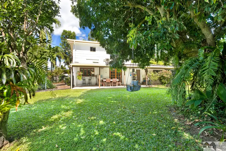 8 La Trobe Close