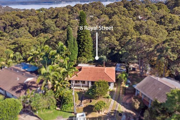 8 Royal Street, Warners Bay NSW 2282