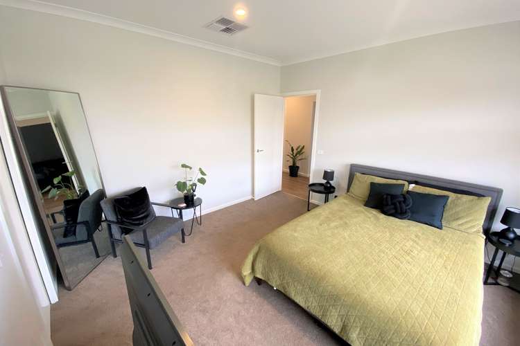 Fifth view of Homely house listing, 4 Hillgrove Close, Warragul VIC 3820