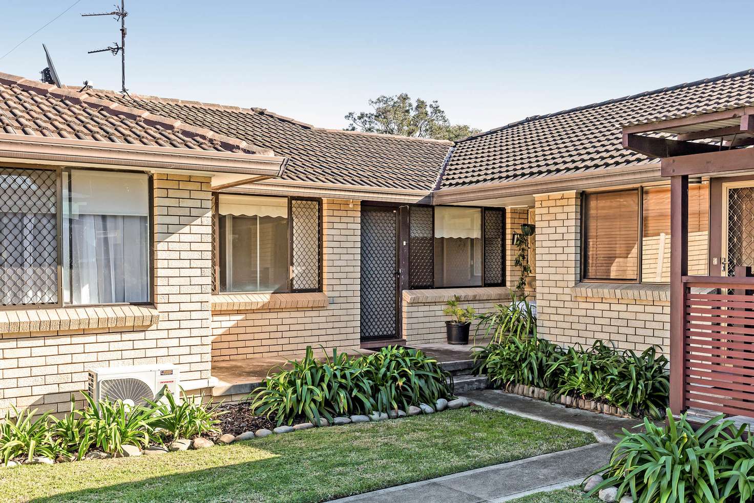 Main view of Homely unit listing, 2/4 Lyne Street, Oak Flats NSW 2529