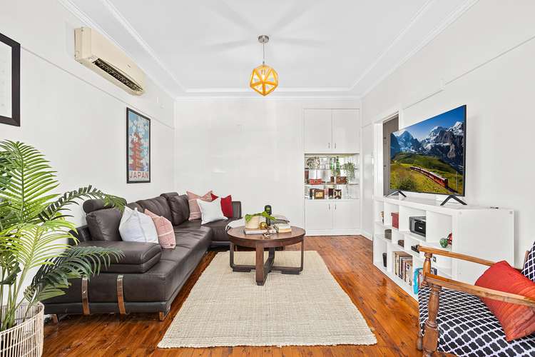 8 Hill Street, Mount Saint Thomas NSW 2500