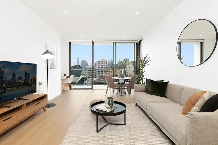2104/81 Harbour Street