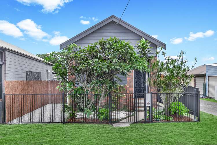 13 Holt Street, Mayfield East NSW 2304