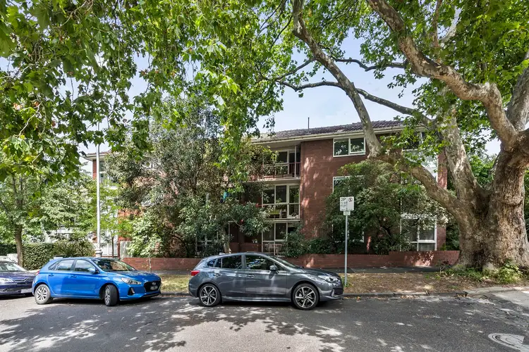 15/17-23 Mona Place