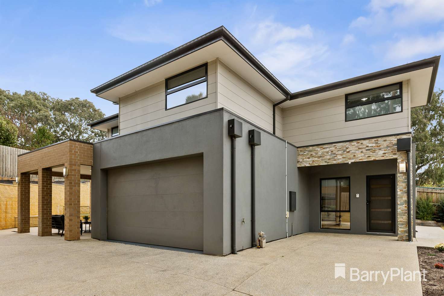 Main view of Homely townhouse listing, 2/10 Dunrossil Close, Mulgrave VIC 3170