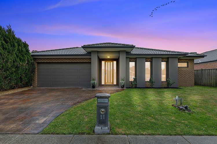 11 Flash Dan Drive, Cranbourne East VIC 3977