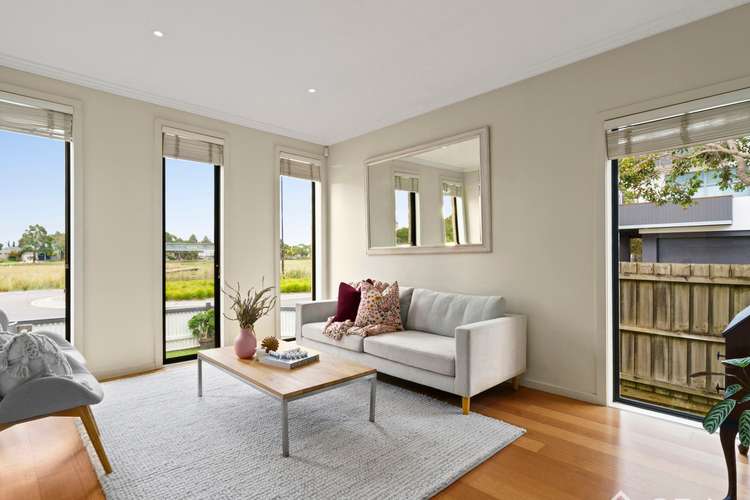 Fourth view of Homely house listing, 2 Hutchins Close, Mordialloc VIC 3195