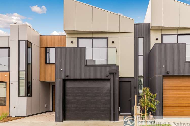 Main view of Homely townhouse listing, 21 Rosevae Crescent, Keysborough VIC 3173