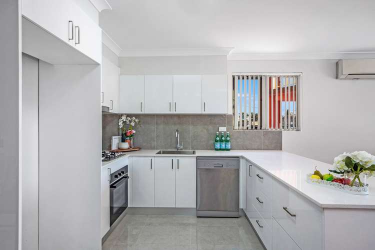 Fifth view of Homely unit listing, 2/12-16 Toongabbie Road, Toongabbie NSW 2146