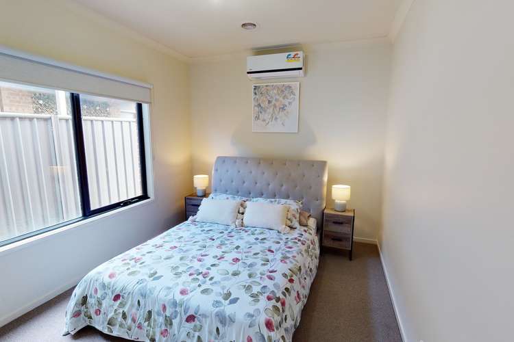 Fifth view of Homely house listing, 20 Perry Circuit, Cranbourne North VIC 3977