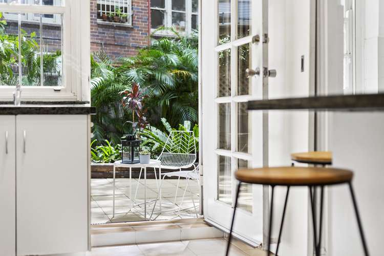 Sixth view of Homely studio listing, 2/4 McDonald Street, Potts Point NSW 2011