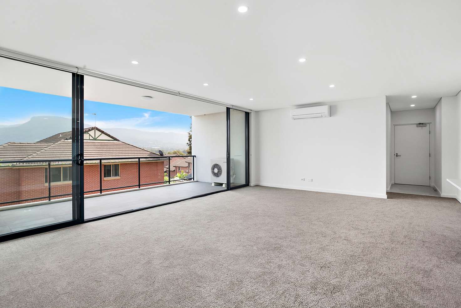 Main view of Homely unit listing, 10/3-5 Wiseman Avenue, Wollongong NSW 2500